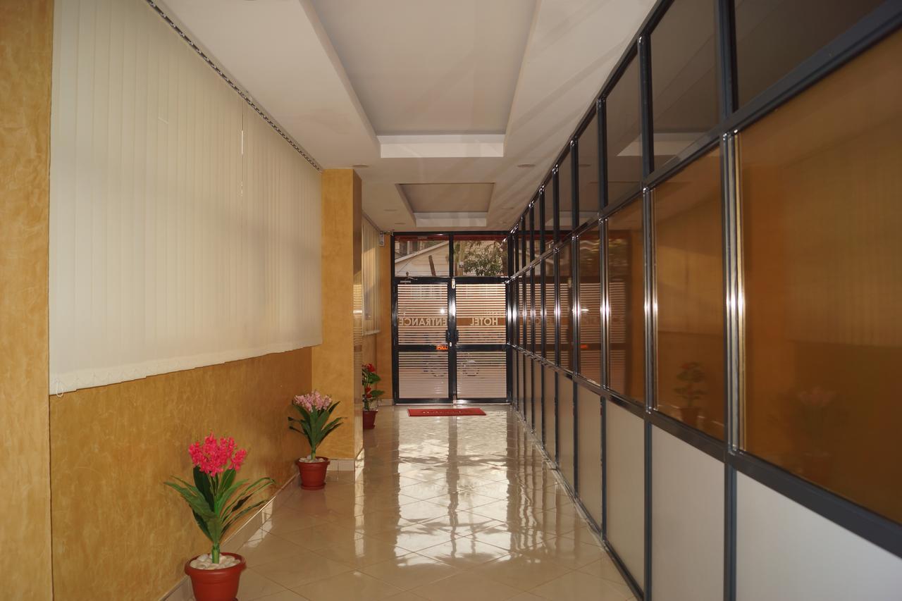Hotel Ok Кампала Экстерьер фото